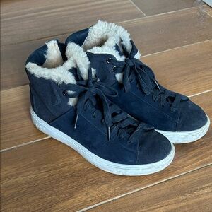 Under Armour Women's Navy suede Ankle Sneaker Boots with shearling Lining